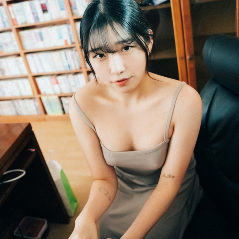 Comics shop girl
